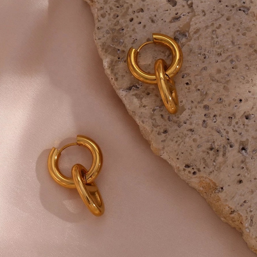 New 18K Gold Pig Nose Shape Hoop Earrings, wonderful Earrings, wow Earrings - Picture 6 of 7